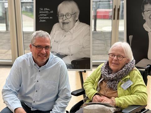 Erika Löhrer im Landtag mit Kai Stefes